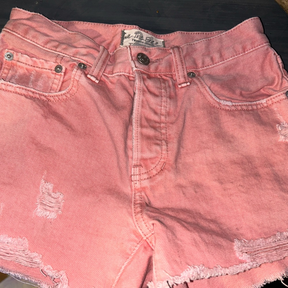 sarah cameron outer banks pink shorts.